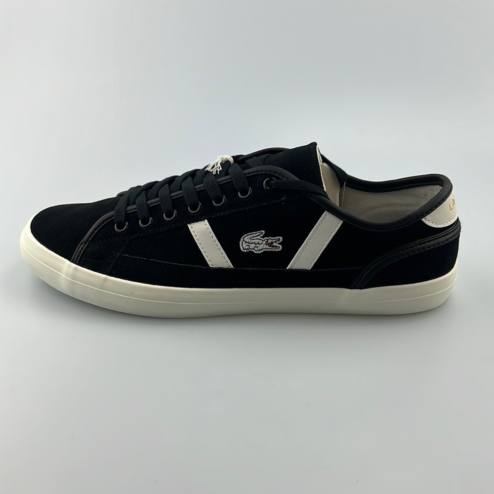 Lacoste sideline